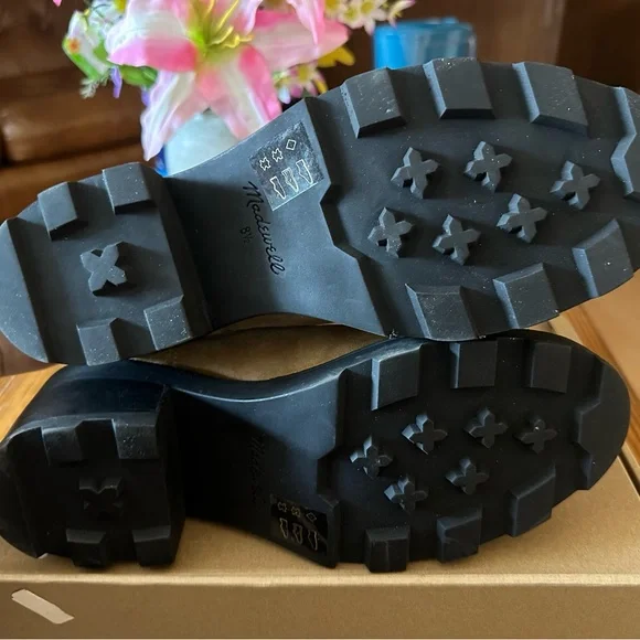 Madewell
The Gwenda Platform Ankle Boot - Picture 7 of 9